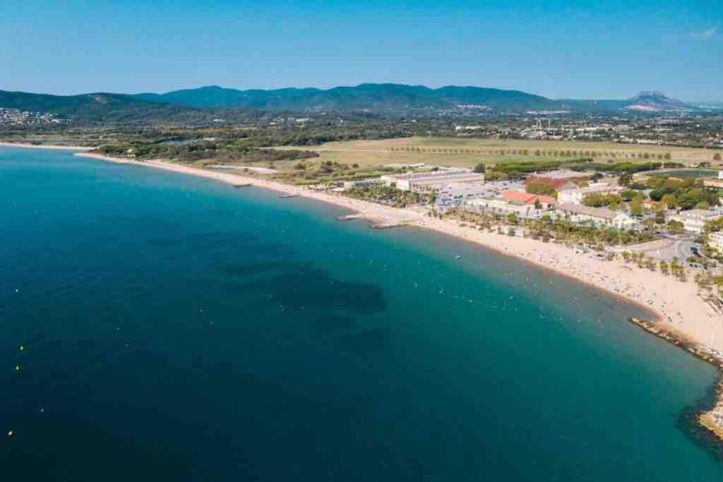 Location Port Frejus, Bord De Frejus