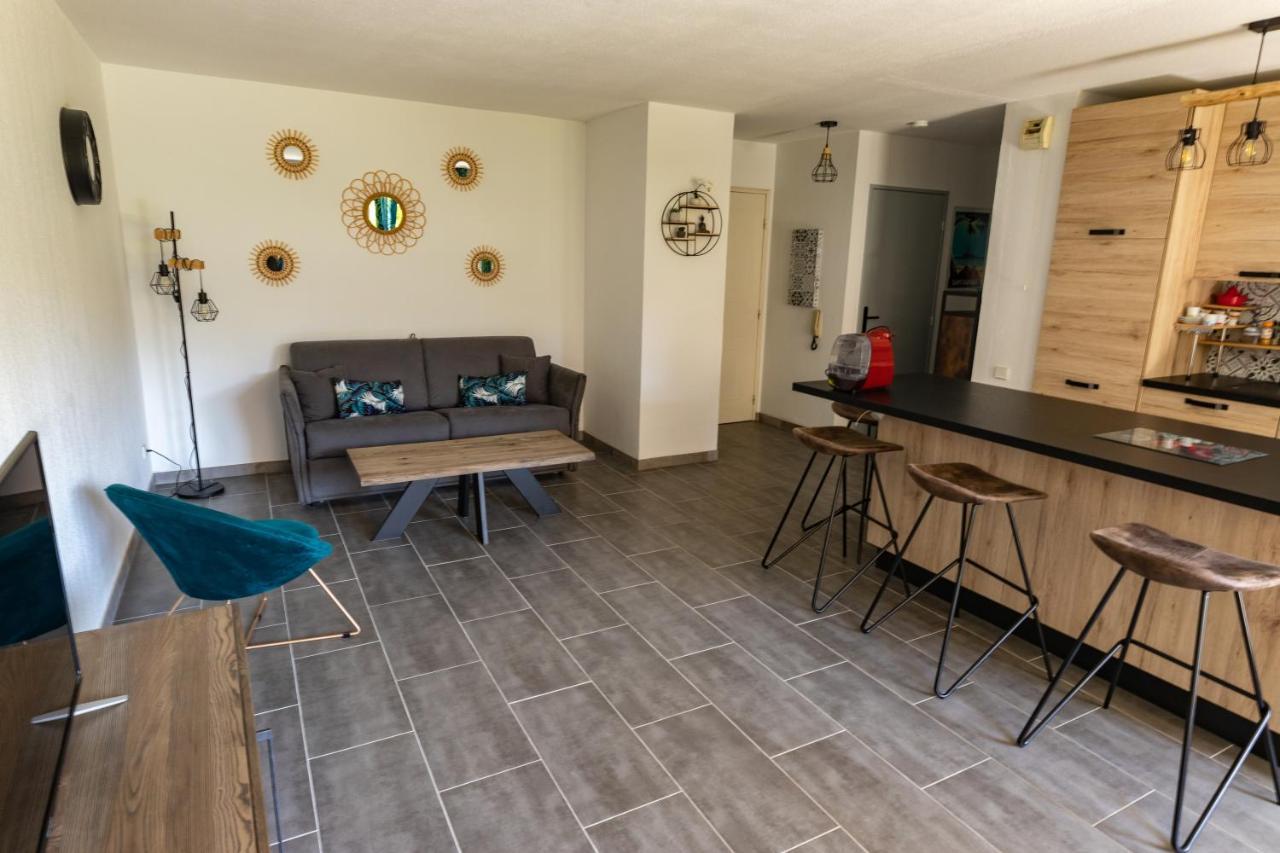Apartment Location Port Frejus, Bord De *