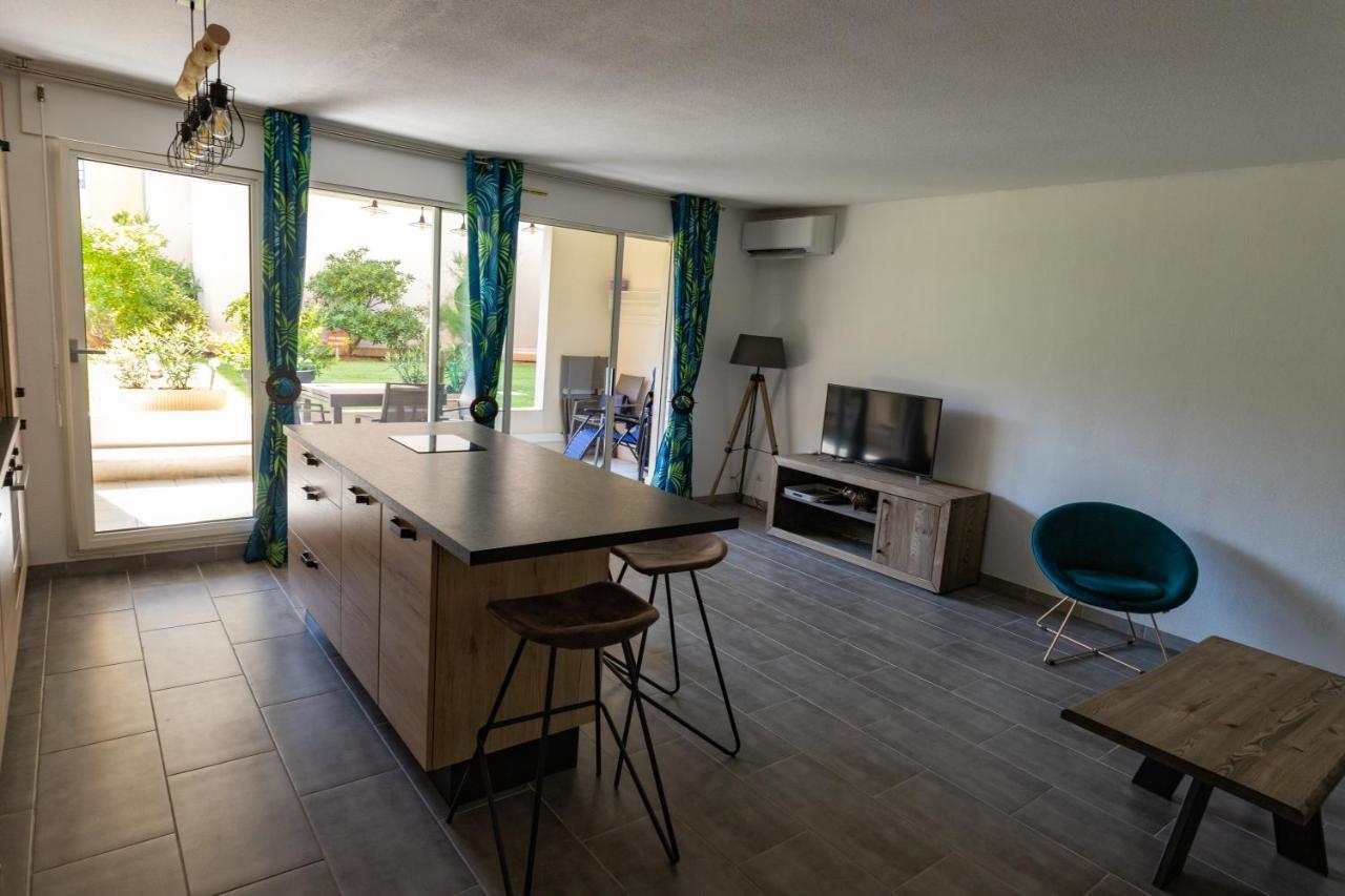 Apartment Location Port Frejus, Bord De